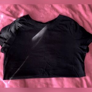 Simple black fitted tee-shirt